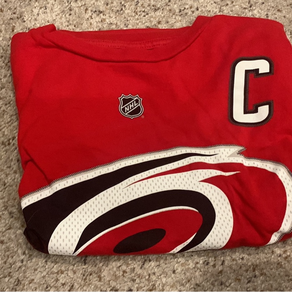 E. Staal Carolina Hurricanes T-Shirt (women’s medium)